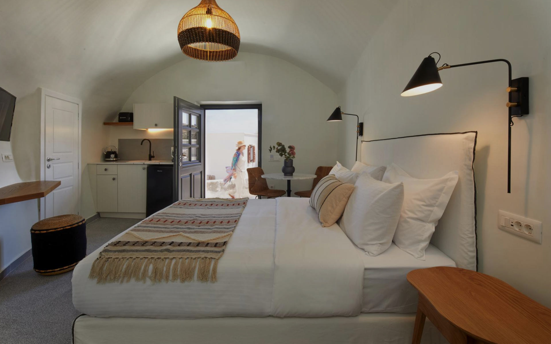 lerion-santorini-luxury-studio-01.jpg Lerion Traditional Cave